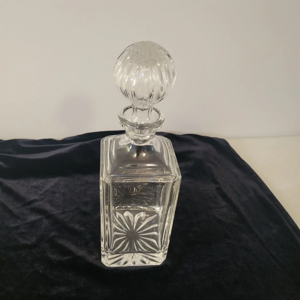 Heavy Crystal Whiskey Decanter w/ Ribbed Stopper Square Starburst Etched ACADEMY